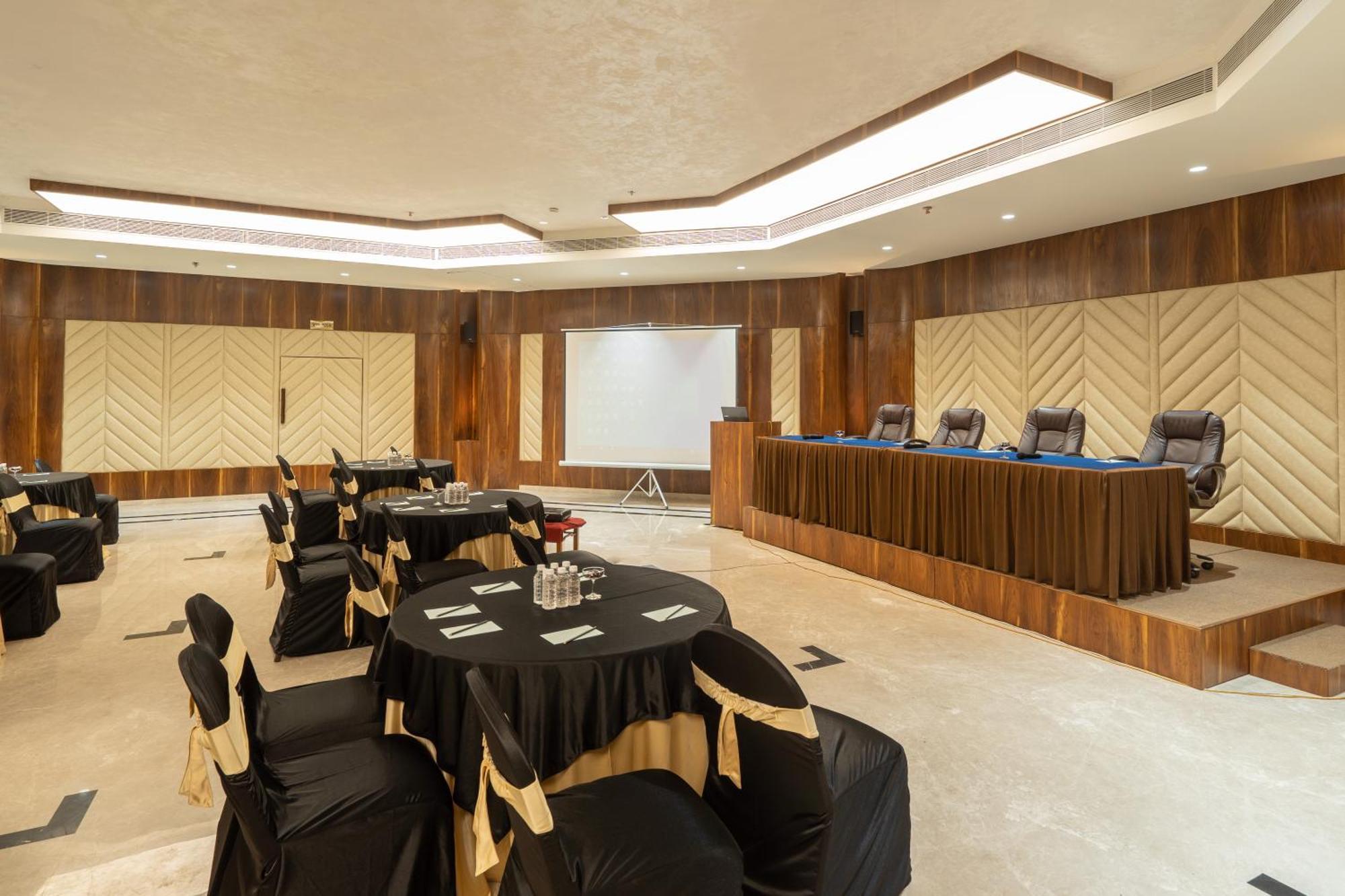 Hotel Mayura Rāipur Eksteriør bilde
