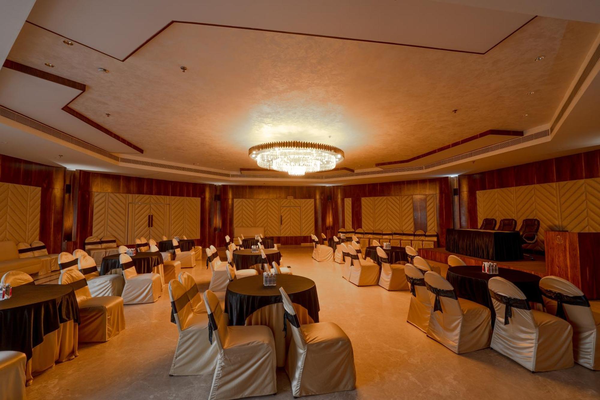 Hotel Mayura Rāipur Eksteriør bilde