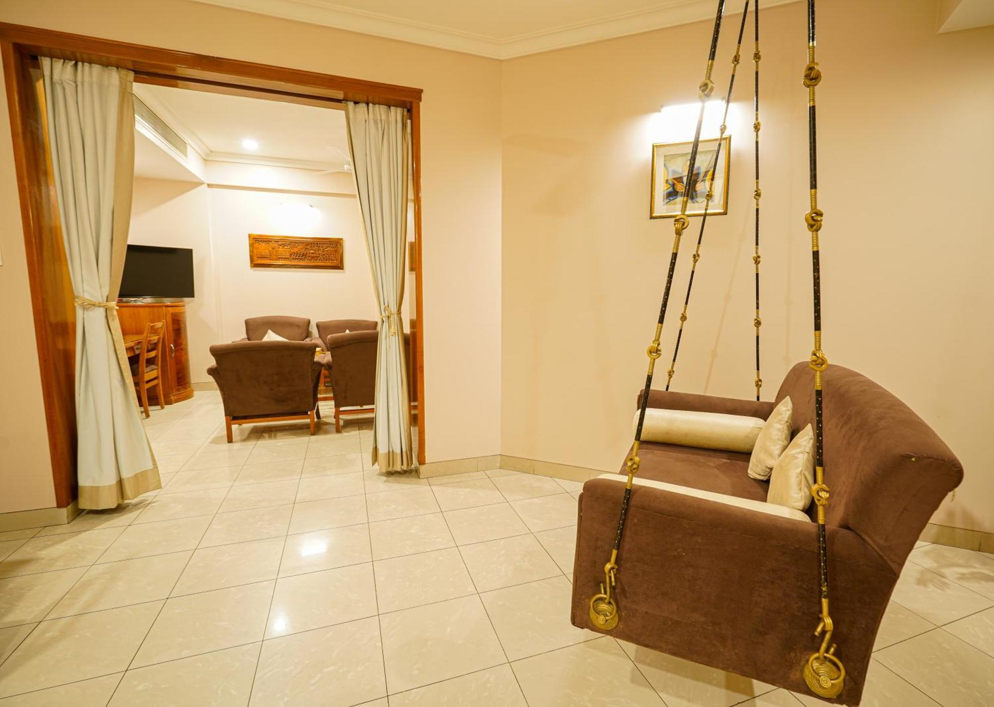 Hotel Mayura Rāipur Eksteriør bilde